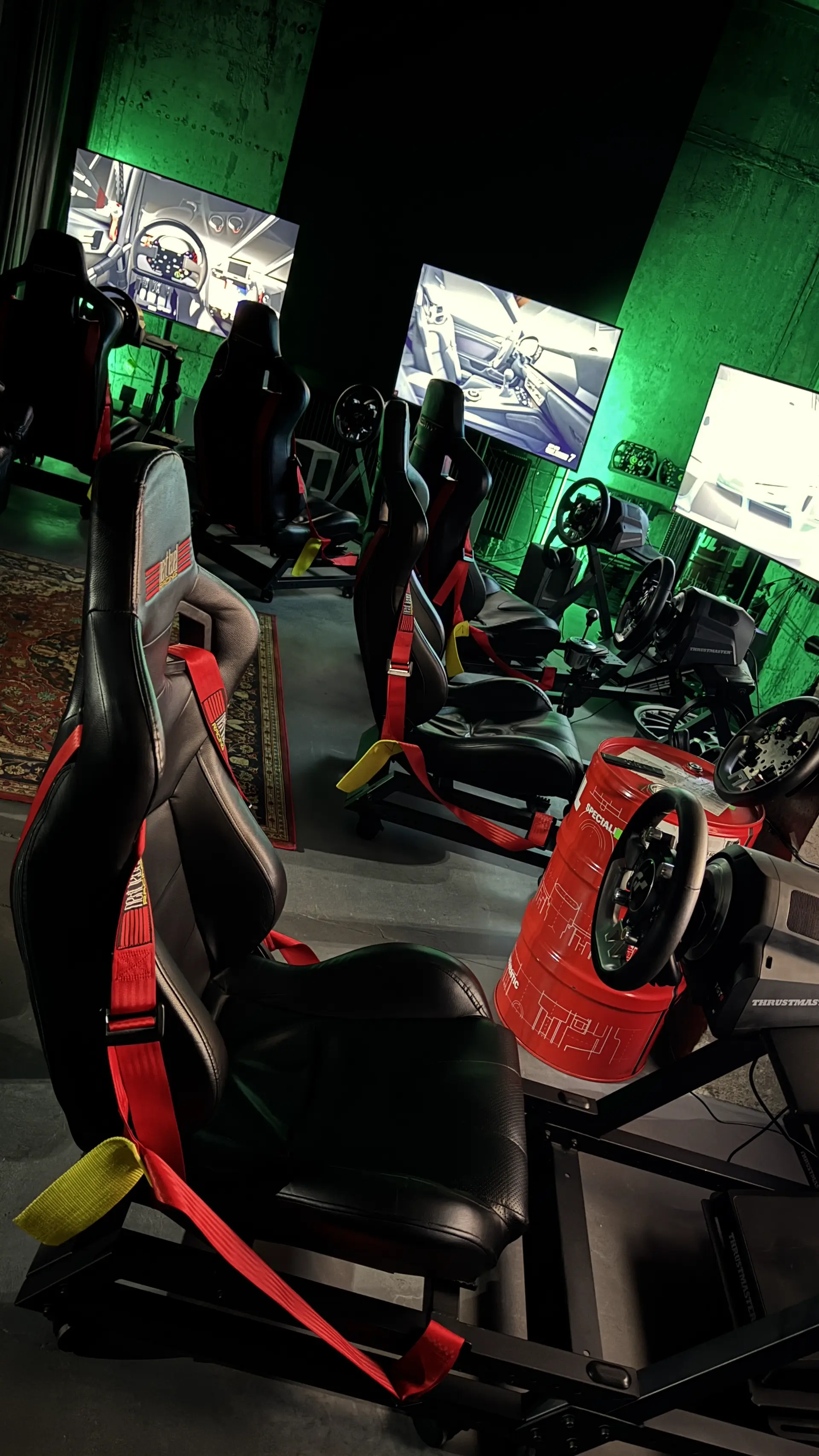 Професійні автосимулятори в APEXX CULT